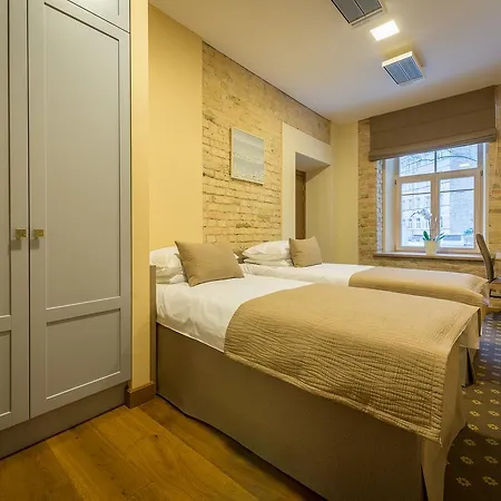 Hotel New Town 3*