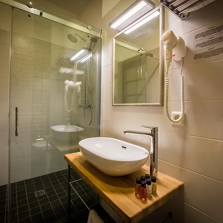 Hotel New Town 3*
