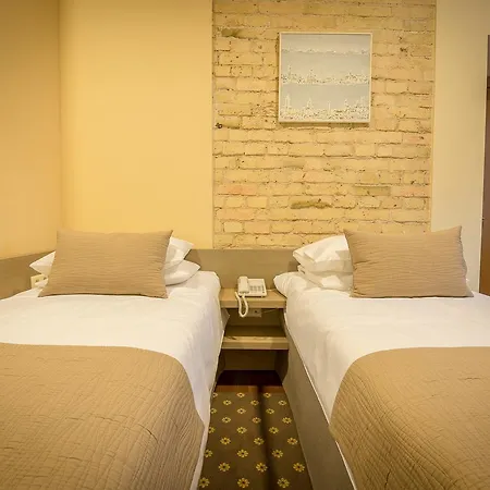 Hotel New Town 3*